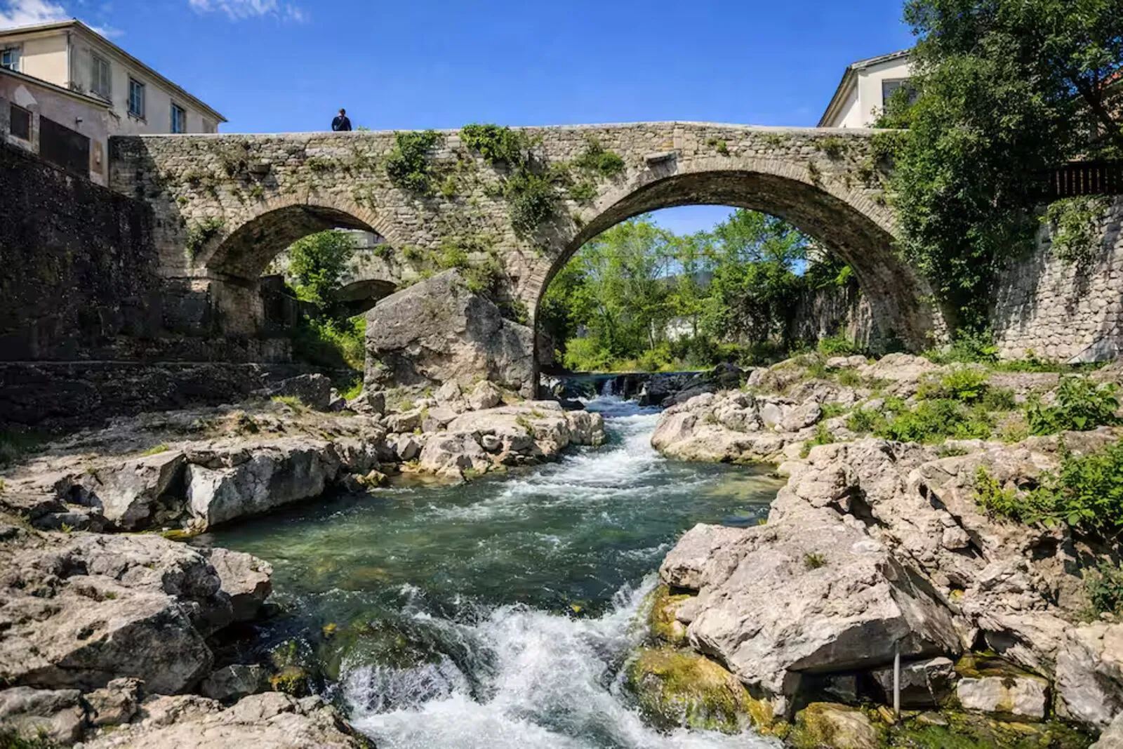 Le vieux pont en pierre sur la Nartuby