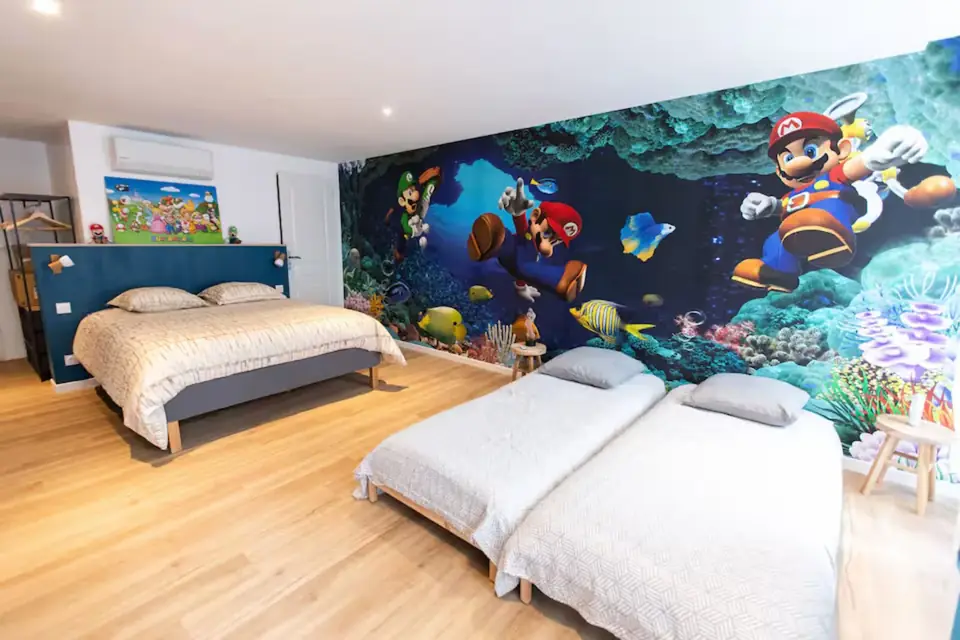 Suite du célèbre plombier avec fresque sous-marine